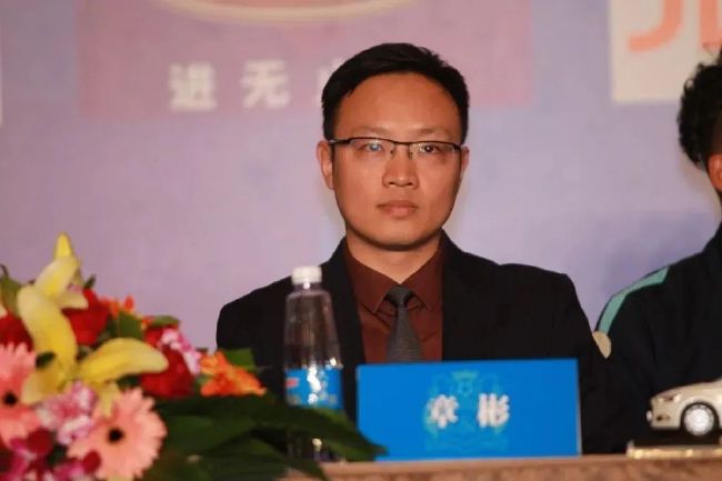 男生国外做酿酿酱酱的视频