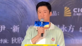 男男**
